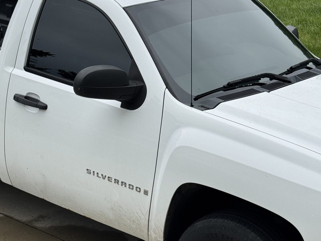 Chevrolet Silverado &mdash; front and door glass