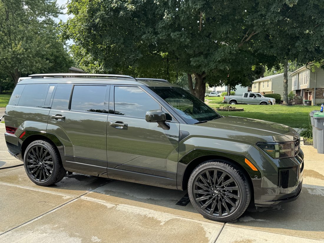 Hyundai Palisade, front three-quarter
