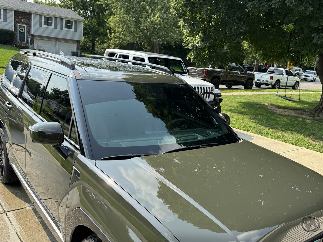 Hyundai Palisade &mdash; windshield and roof glass