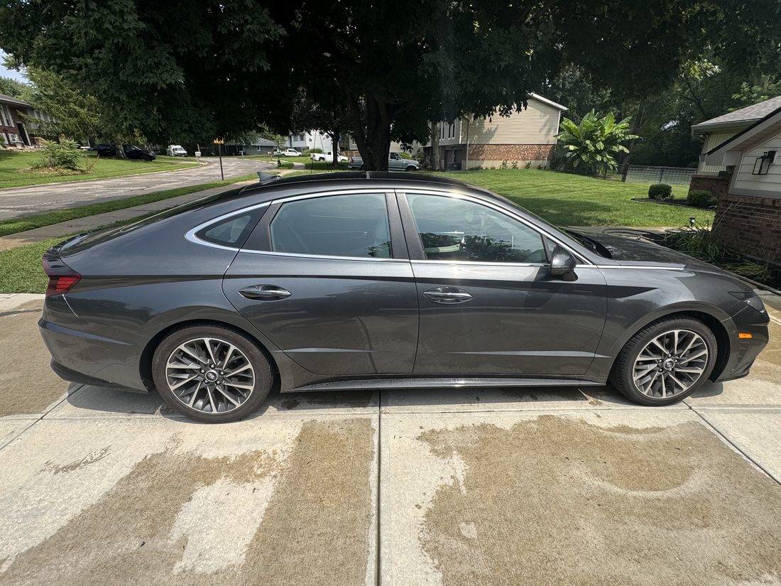 Sonata Limited &mdash; side and rear glass