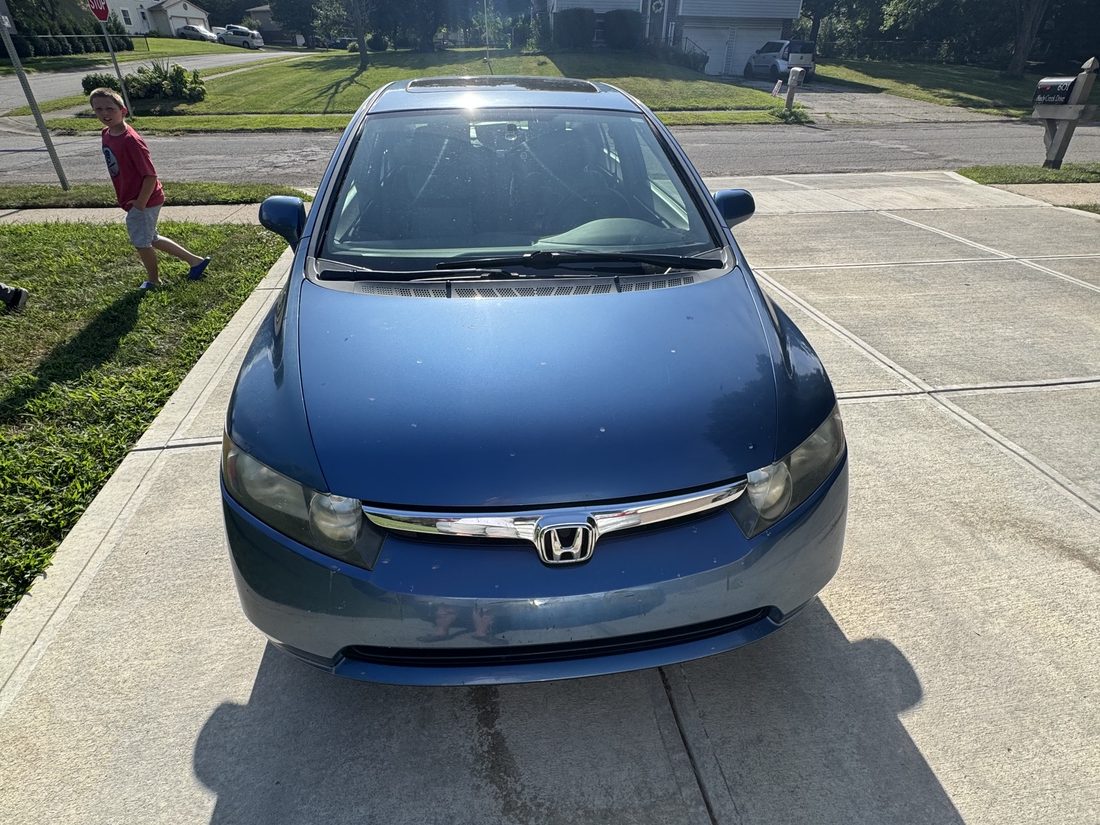 Honda Civic, front three-quarter