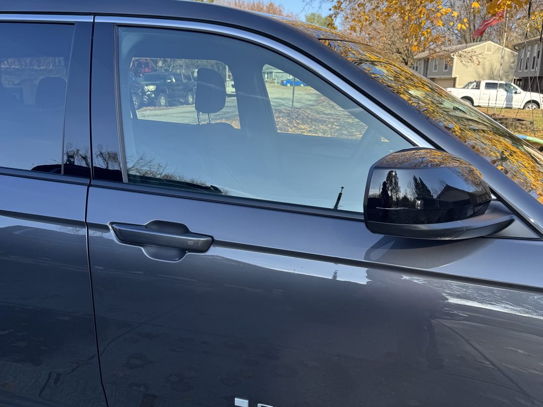 Jeep Grand Cherokee — front door glass