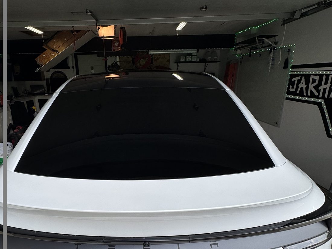 Tesla Model Y, front 2 windows rear glass